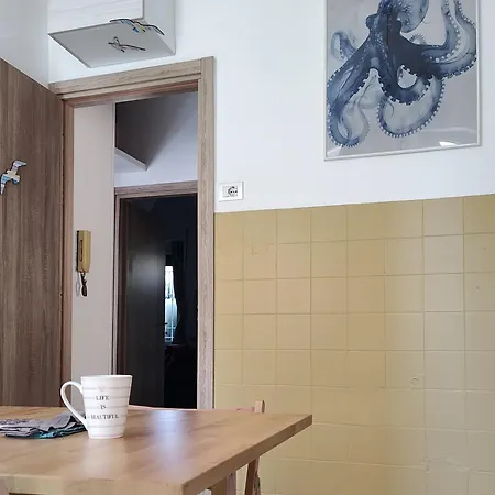 Ostiabytheseacozybedroom